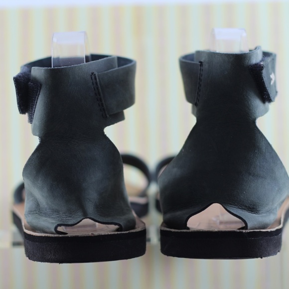 Reef Green Leather Sandals - Picture 9 of 15